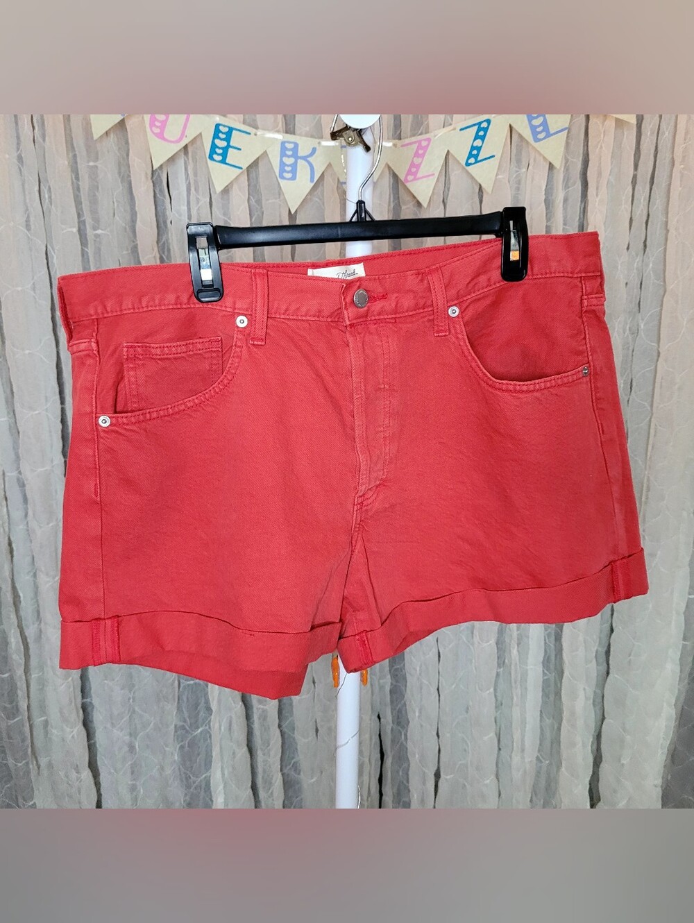 Universal Thread Red High Rise 90s Baggy Cuffed Denim Shorts Size 14